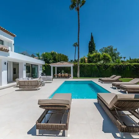 Luxury 5 Bed - Heated Pool Villa *