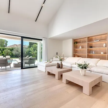 Luxury 5 Bed - Heated Pool Villa *