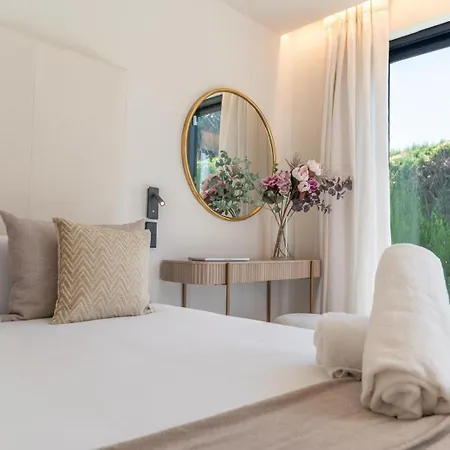 Luxury 5 Bed - Heated Pool Villa