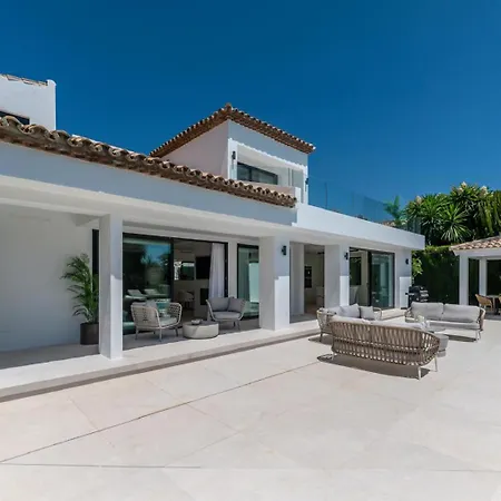 Luxury 5 Bed - Heated Pool Villa Marbella