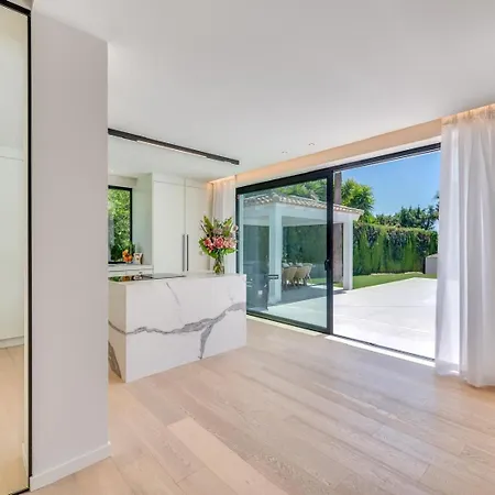 Luxury 5 Bed - Heated Pool 别墅 *